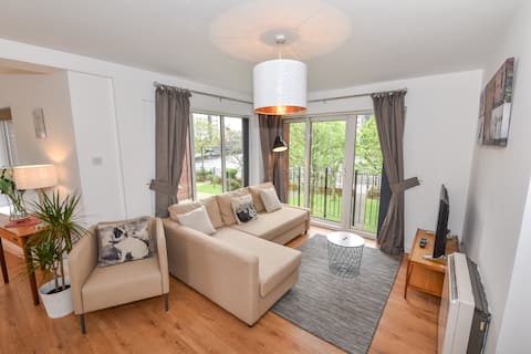 City centre waterfront 2 bedroom apartment