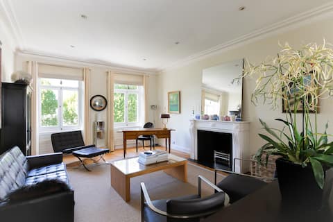Popular Airbnb listing: Central London top floor 2 bed flat near Hyde Park in Kensington And Chelsea