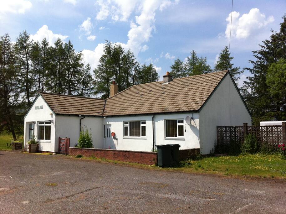 The Cottage: Looking South West