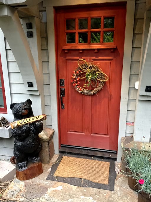 Welcome to the Runabout Lodge
-your "Home away from Home"!