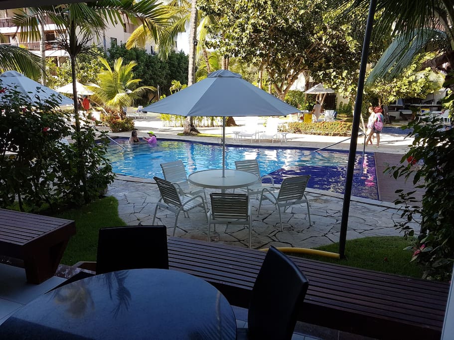 Apartamento térreo, saída direta p piscina.