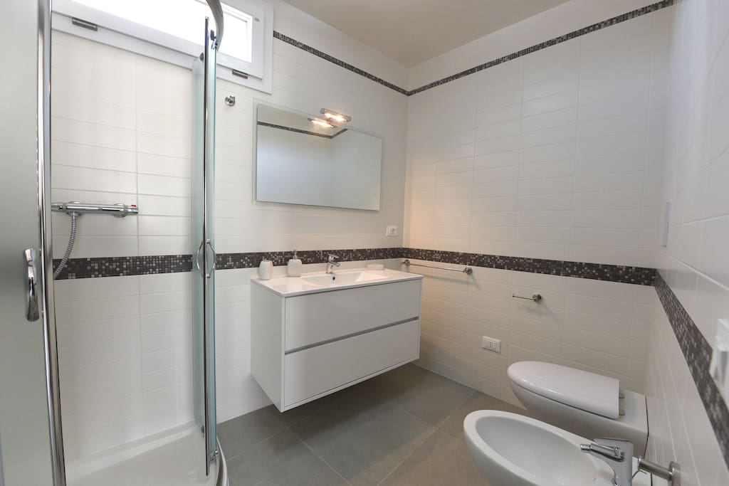 Bagno con doccia