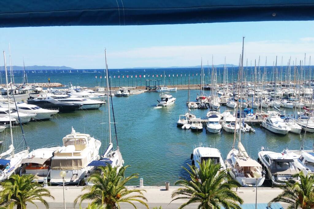 vue sur le port et les iles d'or de la loggia/Breathtaking view on harbour & islands