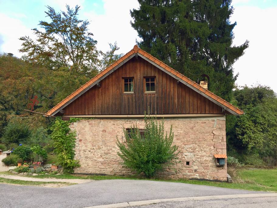 Side-view (bedroom windows upstairs)