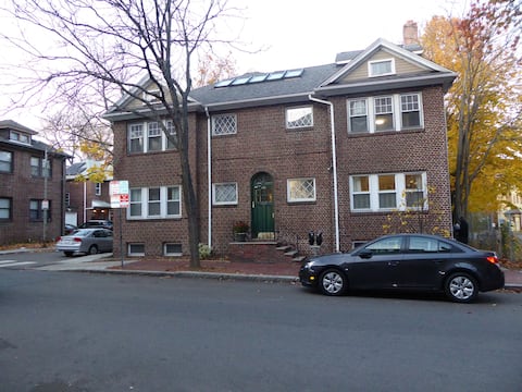 Harvard/MIT (Unit 1)- Brooklyn Ambiance w/ Parking