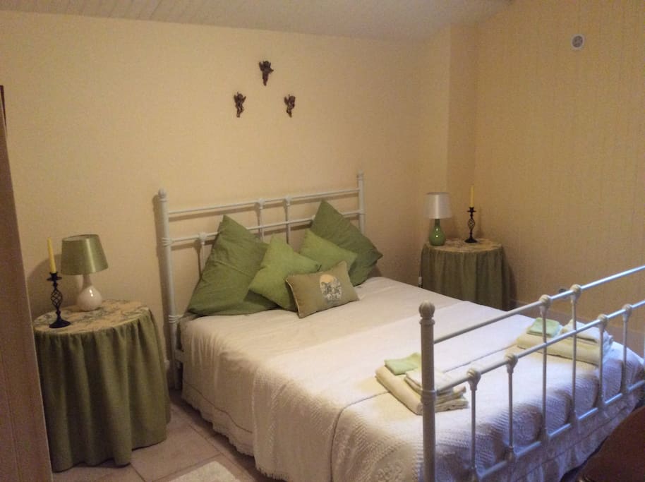 Pretty double bedroom