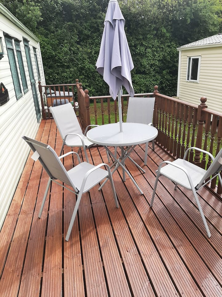 Sited 6 berth static caravan pool and clubhouse Holiday homes for