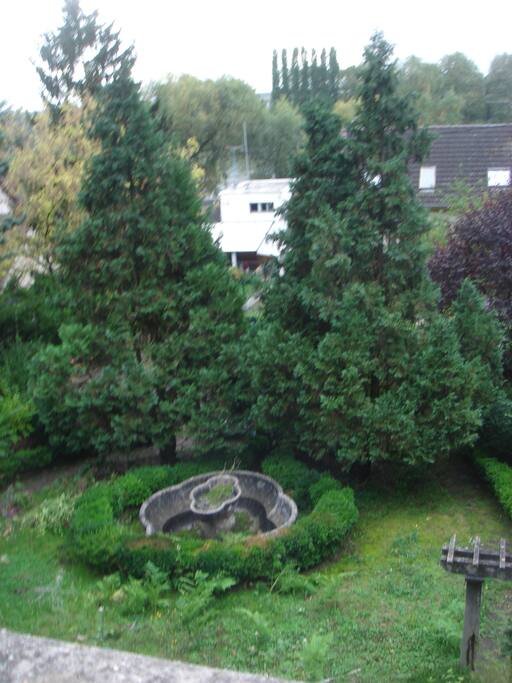 Jardin à la le Nôtre, vue sur fontaine et la seine