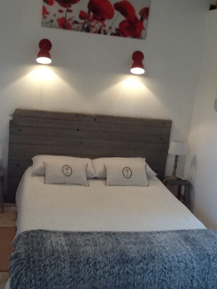 160 x 200 bed Bedroom 3