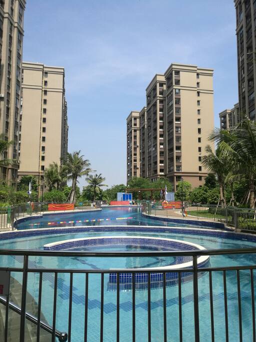 小区游泳池