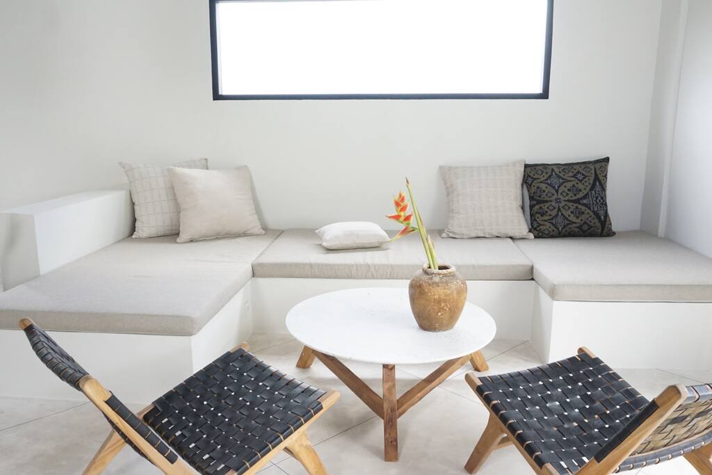 Living area with daybed