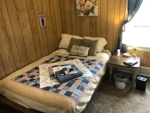 Country chic for pretty cheap, room C