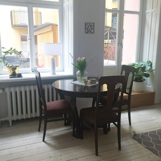 Matplats vid fönster