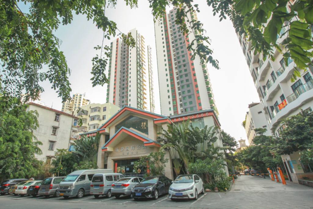 小区停车很便捷哦