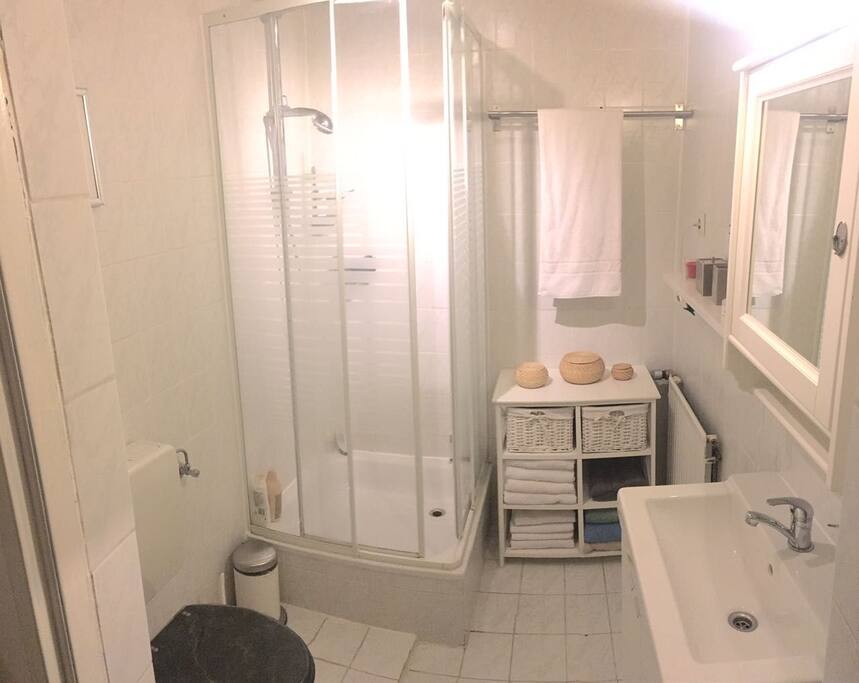 gemeinsames Badezimmer