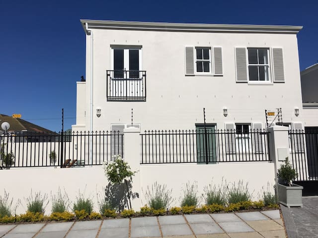 Lovely home in Claremont with a Mountain View