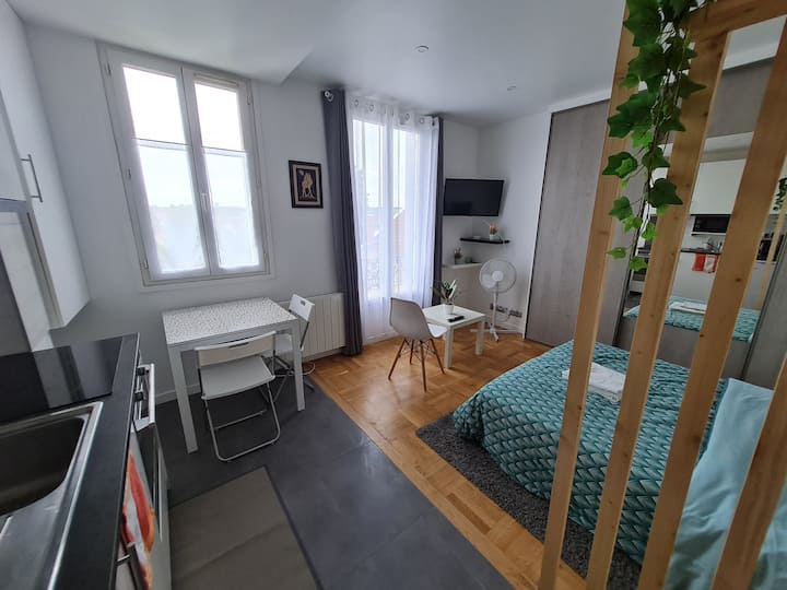 Studio 12 minutes Paris La Défense Apartments for Rent in Bezons
