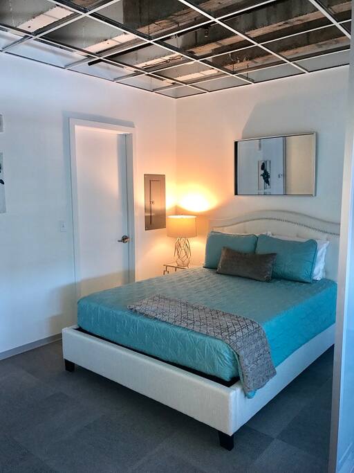Private Bedroom w/Queen Size Bed!