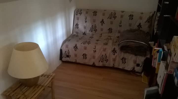Sofá cama en la oficina de arriba