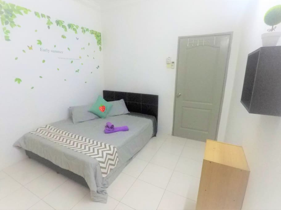 Medium Room 1