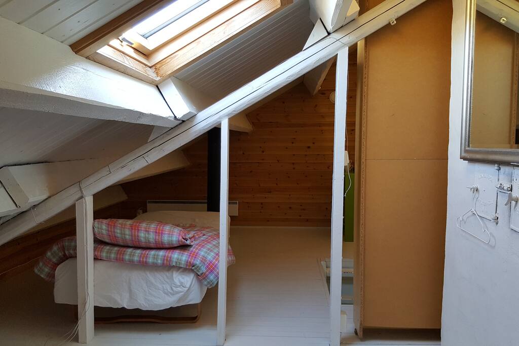 Single bed in the Attic