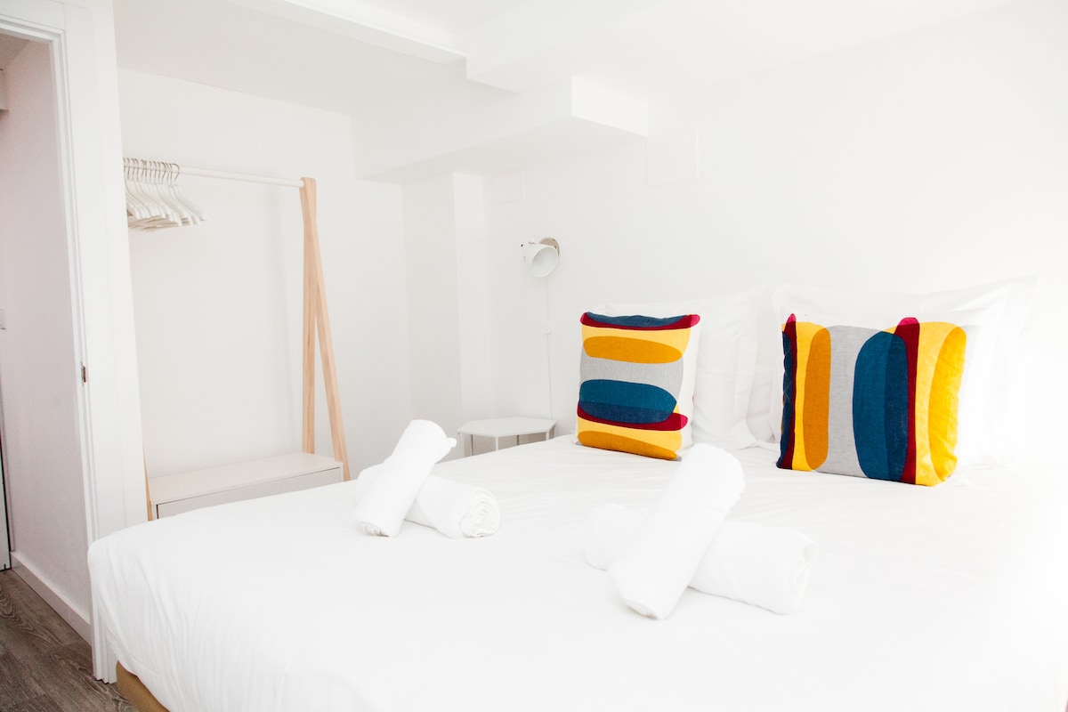 bračni krevet (širine 180 - 200 cm)