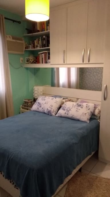 O quarto de casal disponível no apartamento