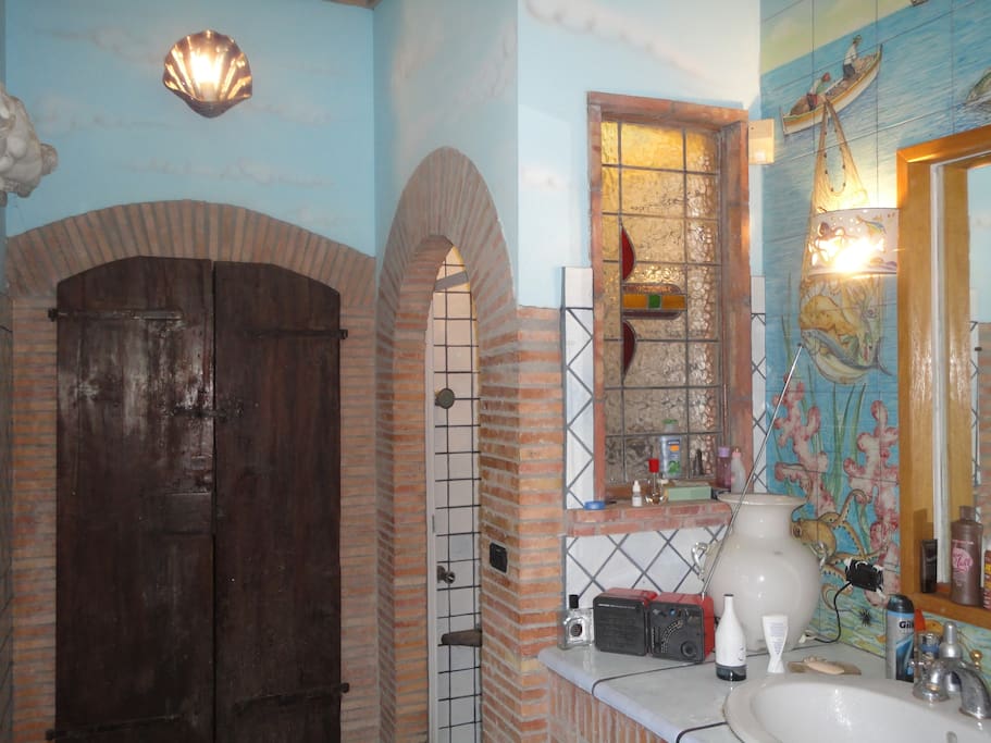 handpaint bathroom