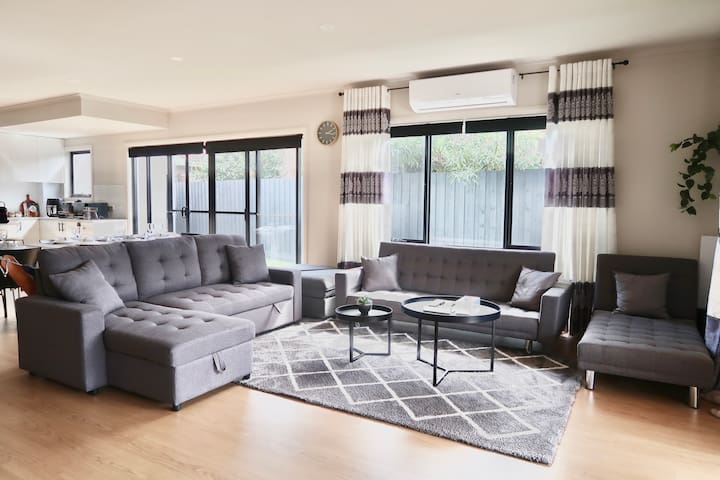 Sunset Retreat – 17 Guests