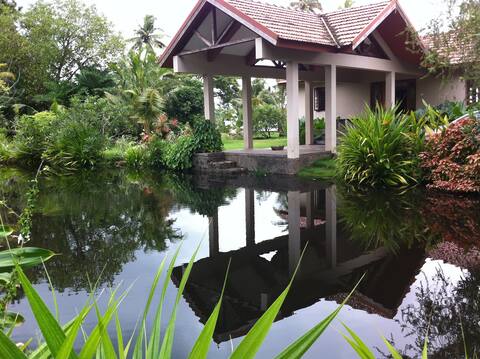LAKE HOUSE w Tropical Garden