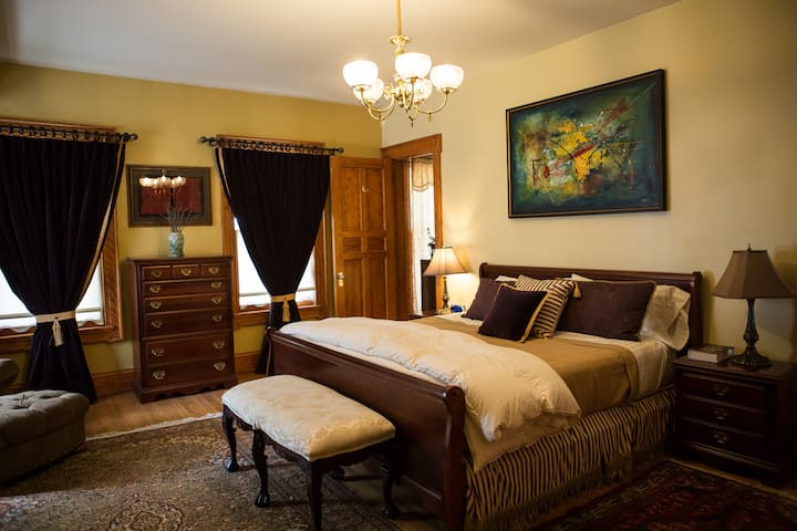 ห้องนอนใหญ่