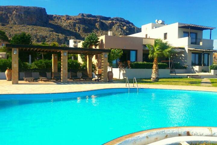 Amazing beachfront villa with private pool- Lindos gallery image 4