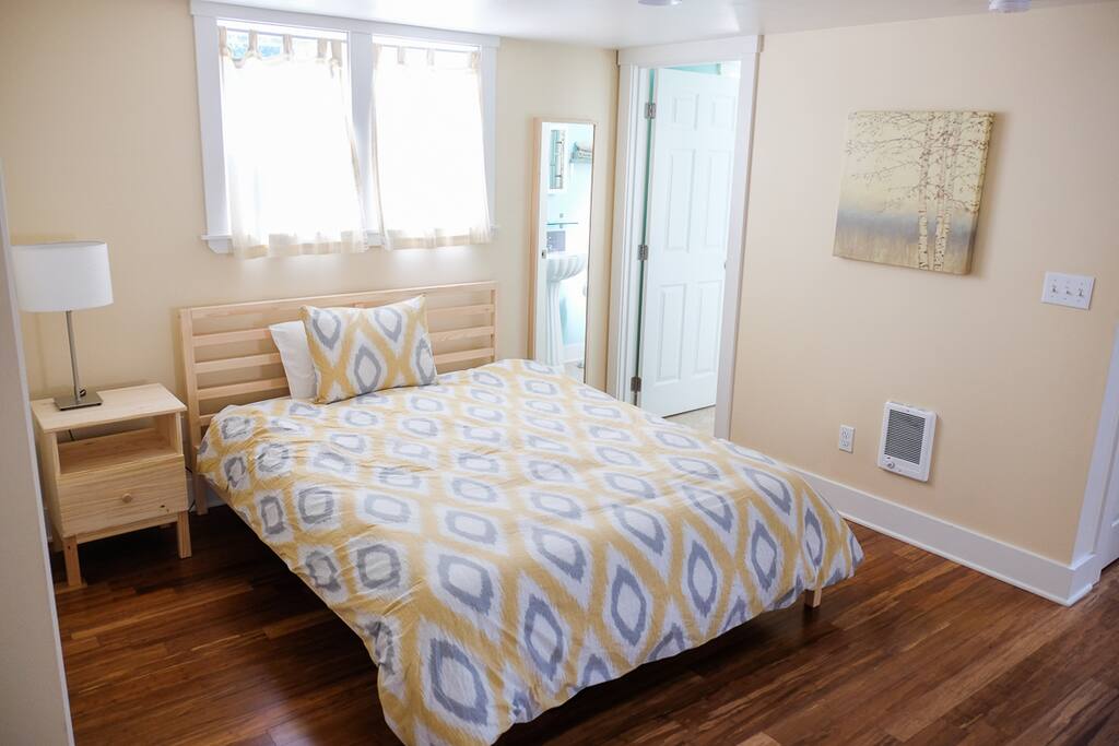 Comfortable queen bed.