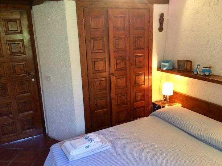 първата стая с малко двойно легло