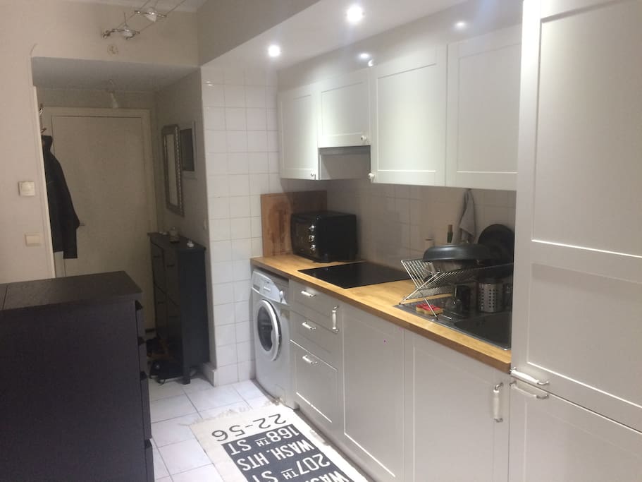full equipped kitchen (oven+induction plates)