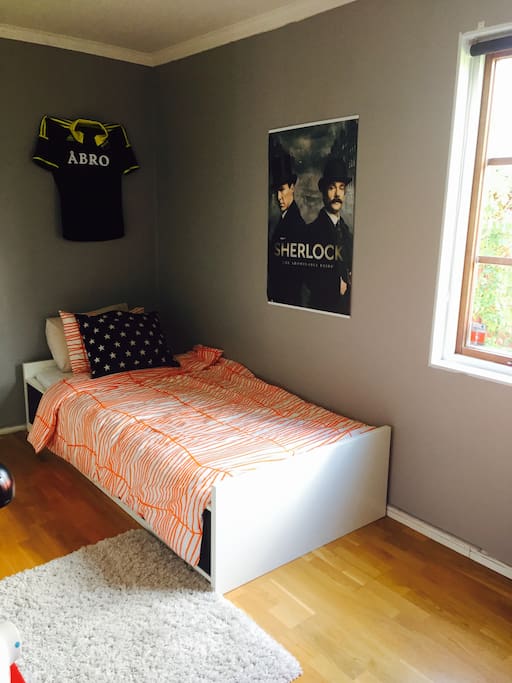 Room 2, 80cm bed