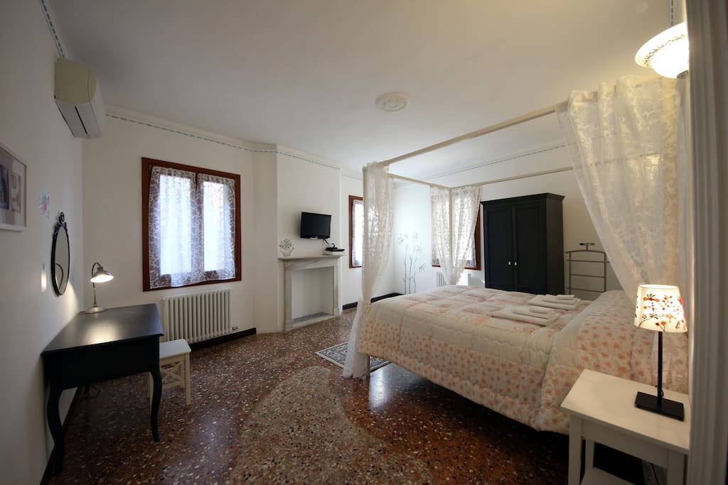 Bedroom with canopy bed