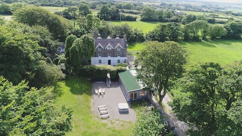 5* The Old Rectory+ Sunny Retreat Cottage Newport
