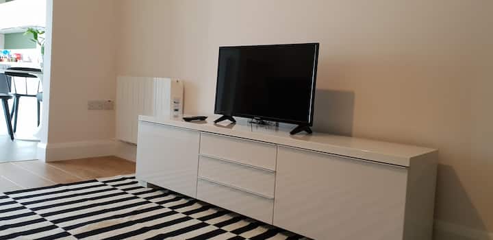 Woodview Apartment. Modern & Spacious. Sleeps 7+ - Clare County