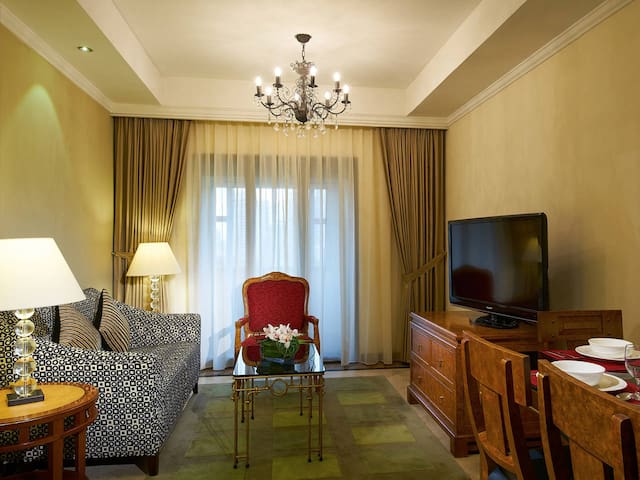 Warm 2BR Apt in the Heart of Orchard Road