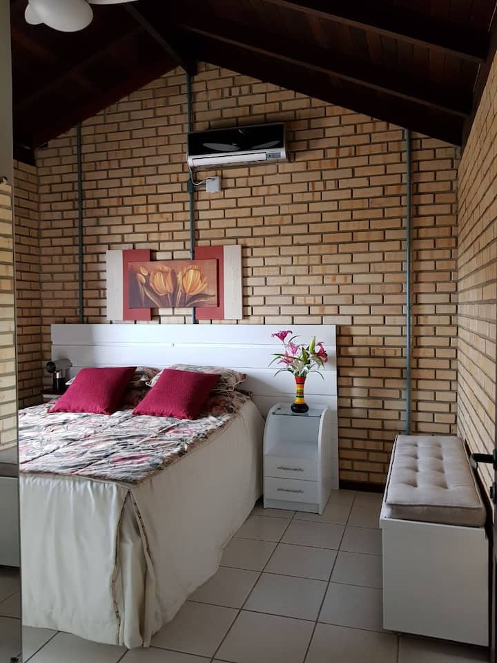 Стая 2 на горния етаж с 1 голямо двойно легло