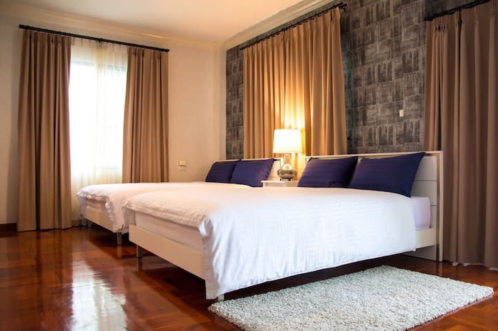 2BED @ Sukhumvit 36 >>  9min walk to BTS Thong Lor