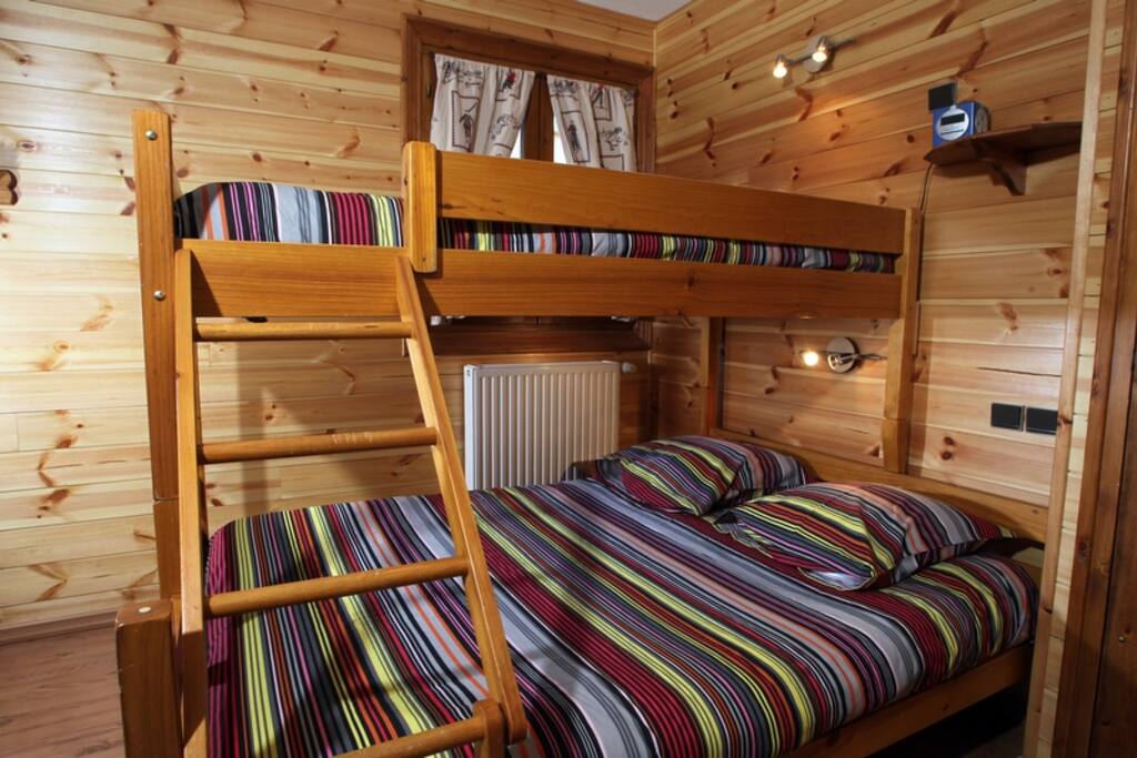 2 ème chambre avec un lit double plus lit superposé