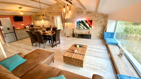 Charming cottage with Jacuzzi near La Rochelle