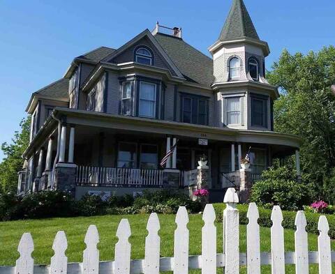 Whole House Rental - Bed & Breakfast