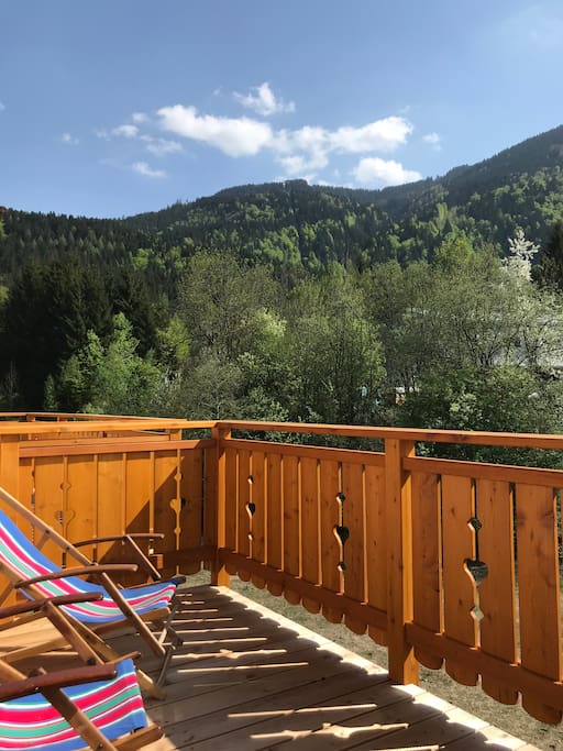 Uitzicht vanaf het balkon richting de skilift