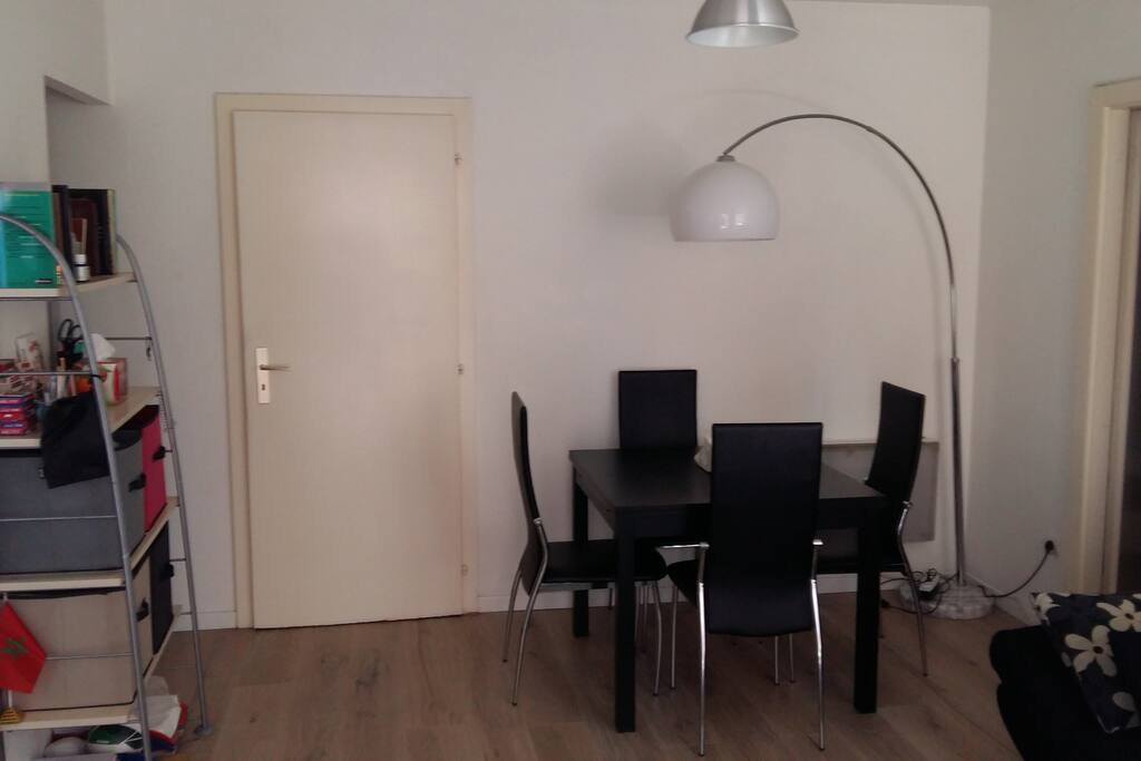 Dining table / Table à Manger