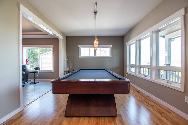 Beautiful Seattle Home in Quiet Magnolia gallery image 3