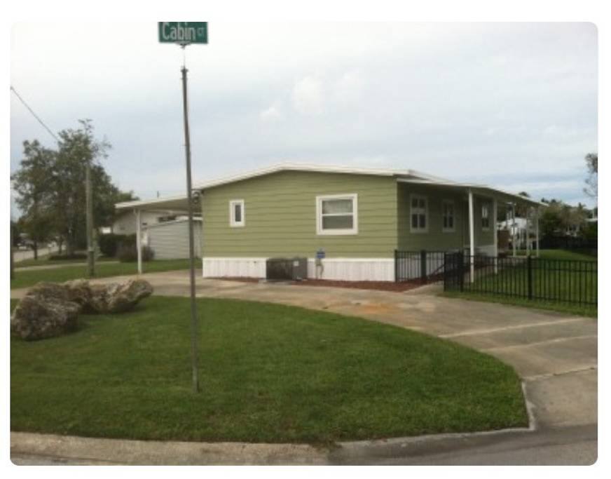 Circular driveway gives you plenty of parking space