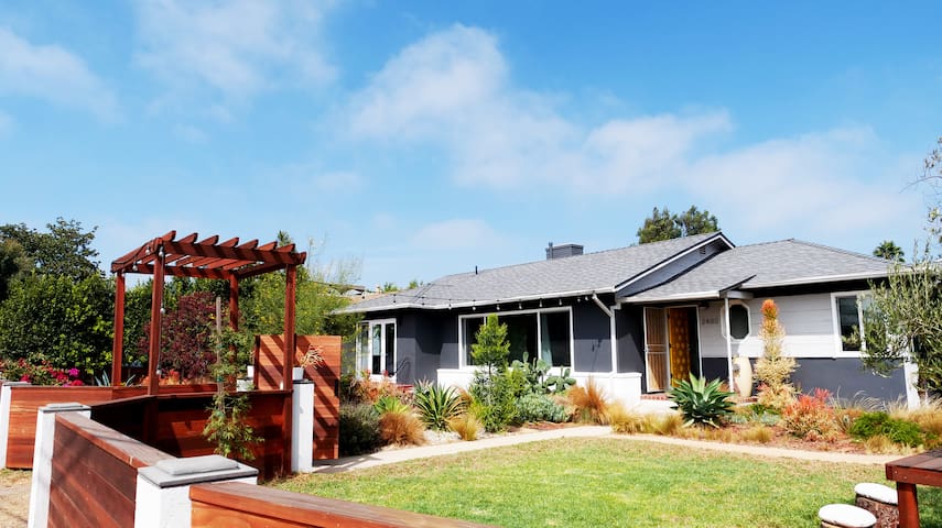 Westside retreat with ocean views Hot tub golf